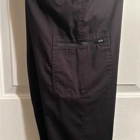 Niahinn Black Scrubs Set - Picture 6 of 7